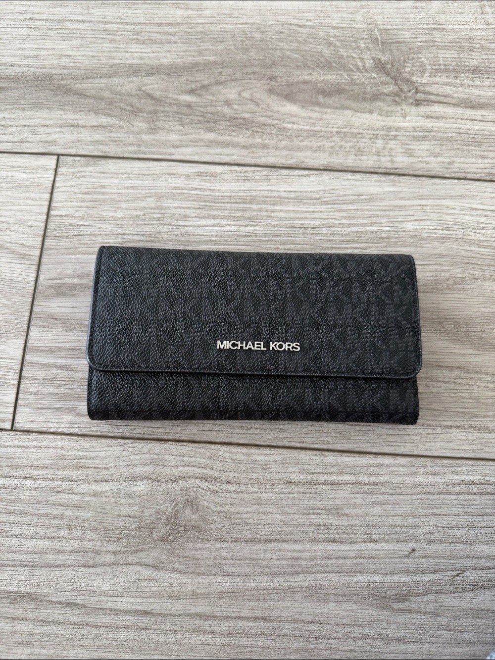 Michael Kors Jet Set Travel Large Trifold Wallet Black and silver